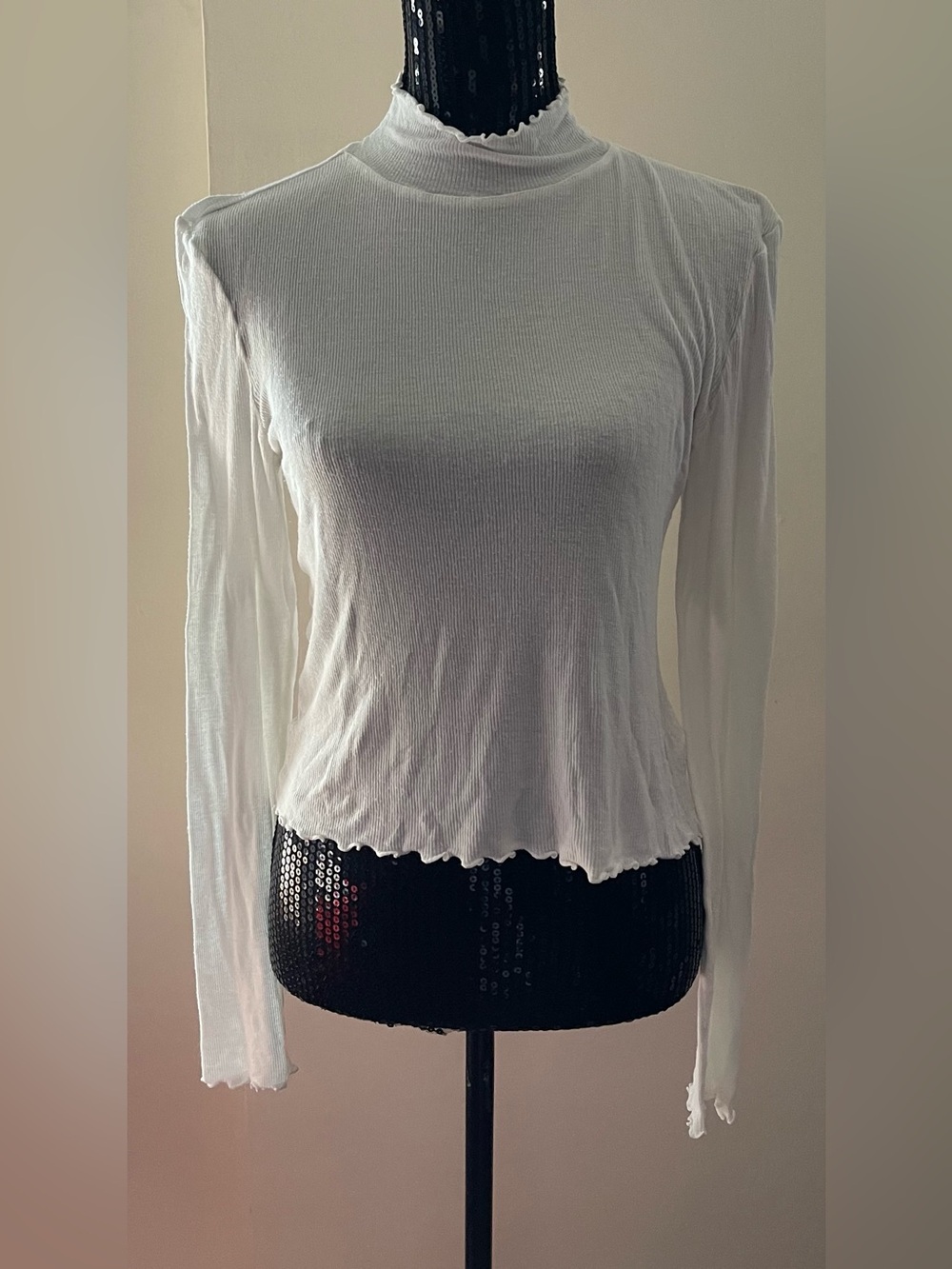 Abound Lettuce Edge Cream Knit Top Size Large